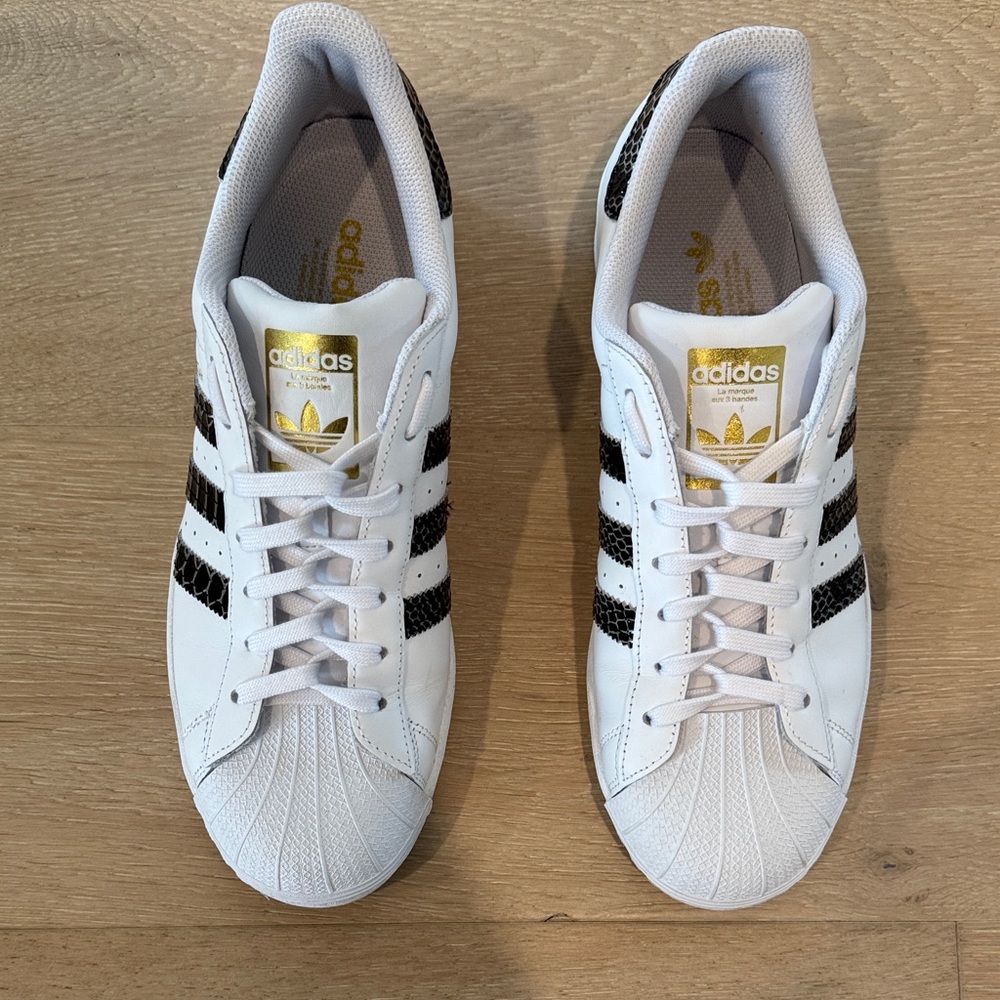 Adidas Superstar Wh w/Blk patent leather snake print stripes - women’s size 11
